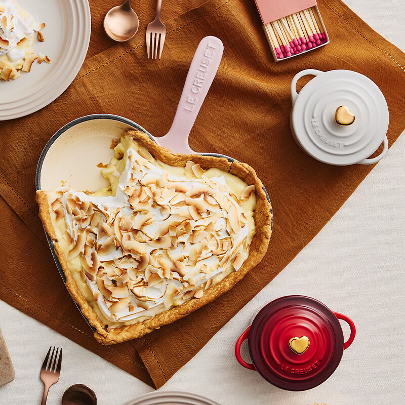 LE CREUSET ハート型鍋 ホワイトカッパーつまみ Mini Stoneware Round Cocotte | Le Creuset